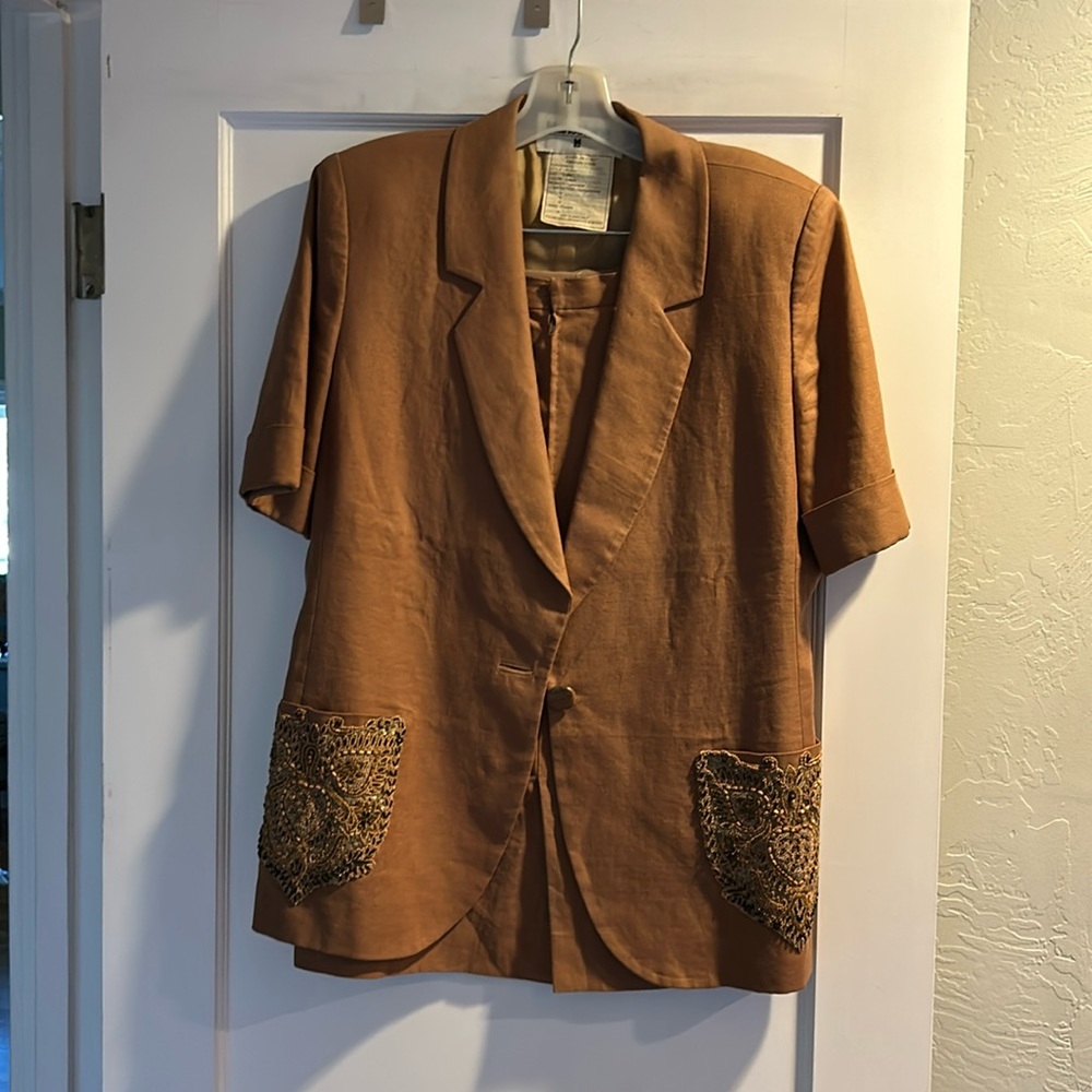 Italian linen suit short sleeved jacket with single button beaded pockets